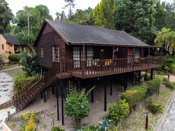 Lidt uden for Knysna bor vi i de hyggelige Gooderson Knysna Chalets.