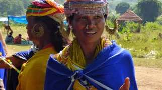 På Anukodelli markedet møder vi kvinder fra Bonda stammen. Foto Helga Pedersen