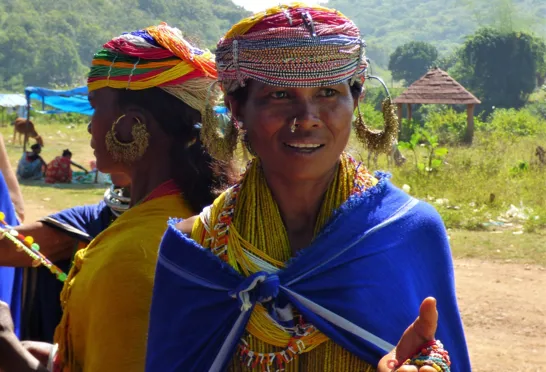 På Anukodelli markedet møder vi kvinder fra Bonda stammen. Foto Helga Pedersen