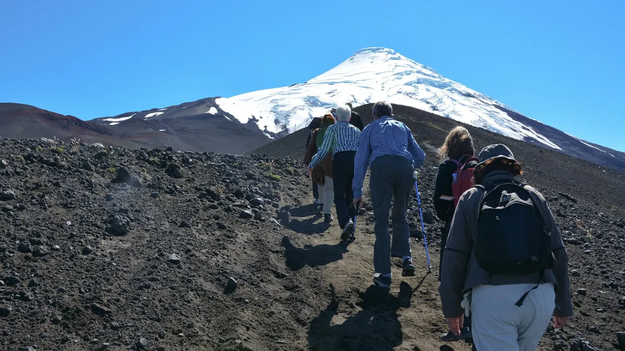 Vi skal på en smuk vandretur over lavamarkerne ved Osorno vulkanen. Foto Ulrik Nielsen