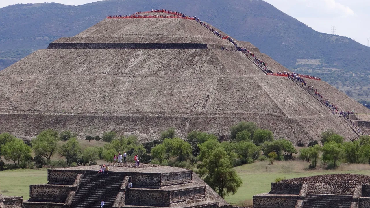 I Teotihuacán findes nogle af Mexicos største pyramider. Foto Viktors Farmor