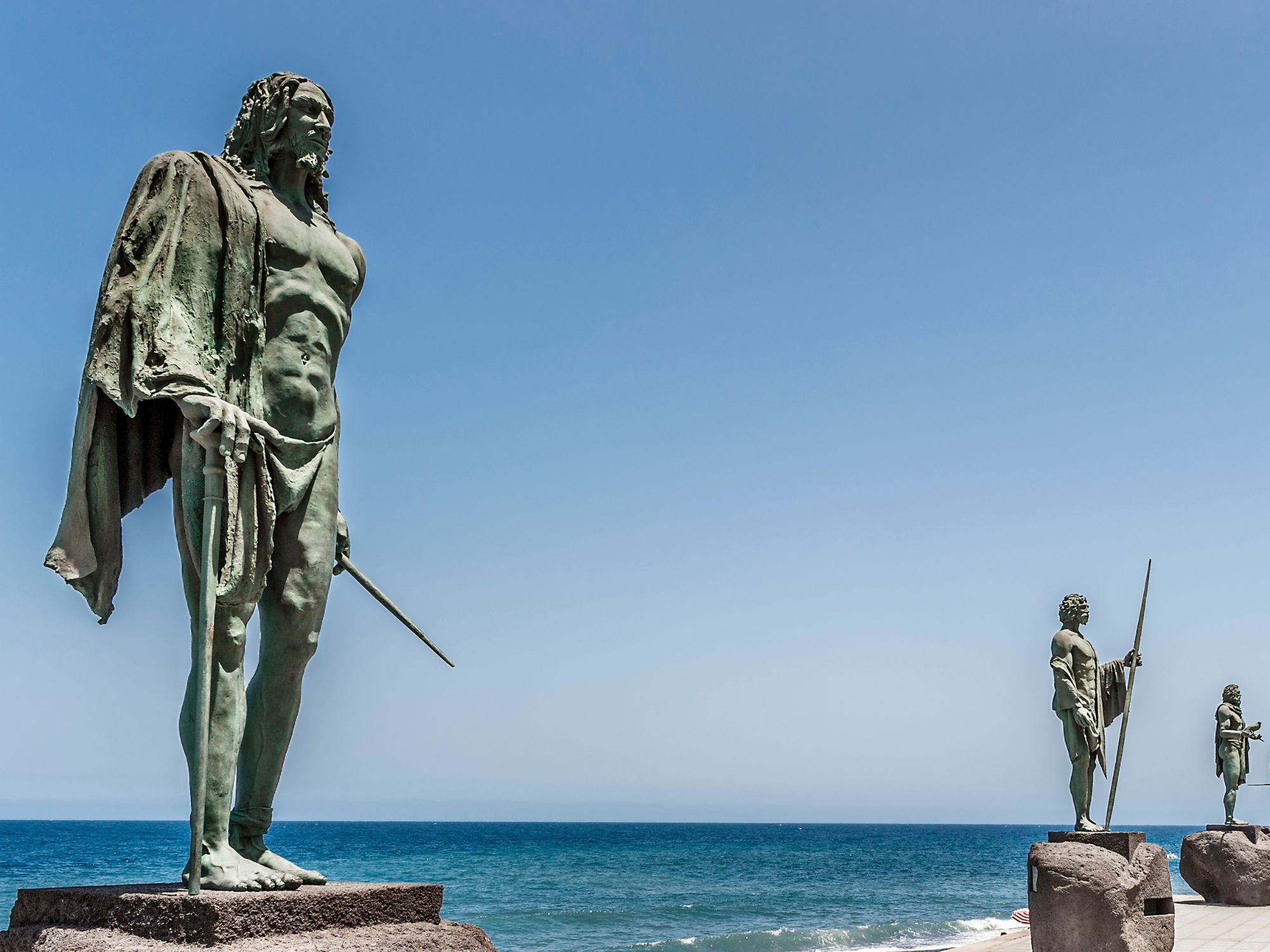De store bronzestatuer af De 9 Guanches. Foto Viktors Farmor