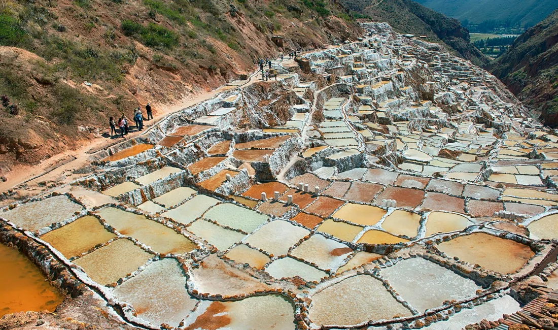 I alt skulle der være over 3000 saltbassiner i Maras. Foto Hannes Rada