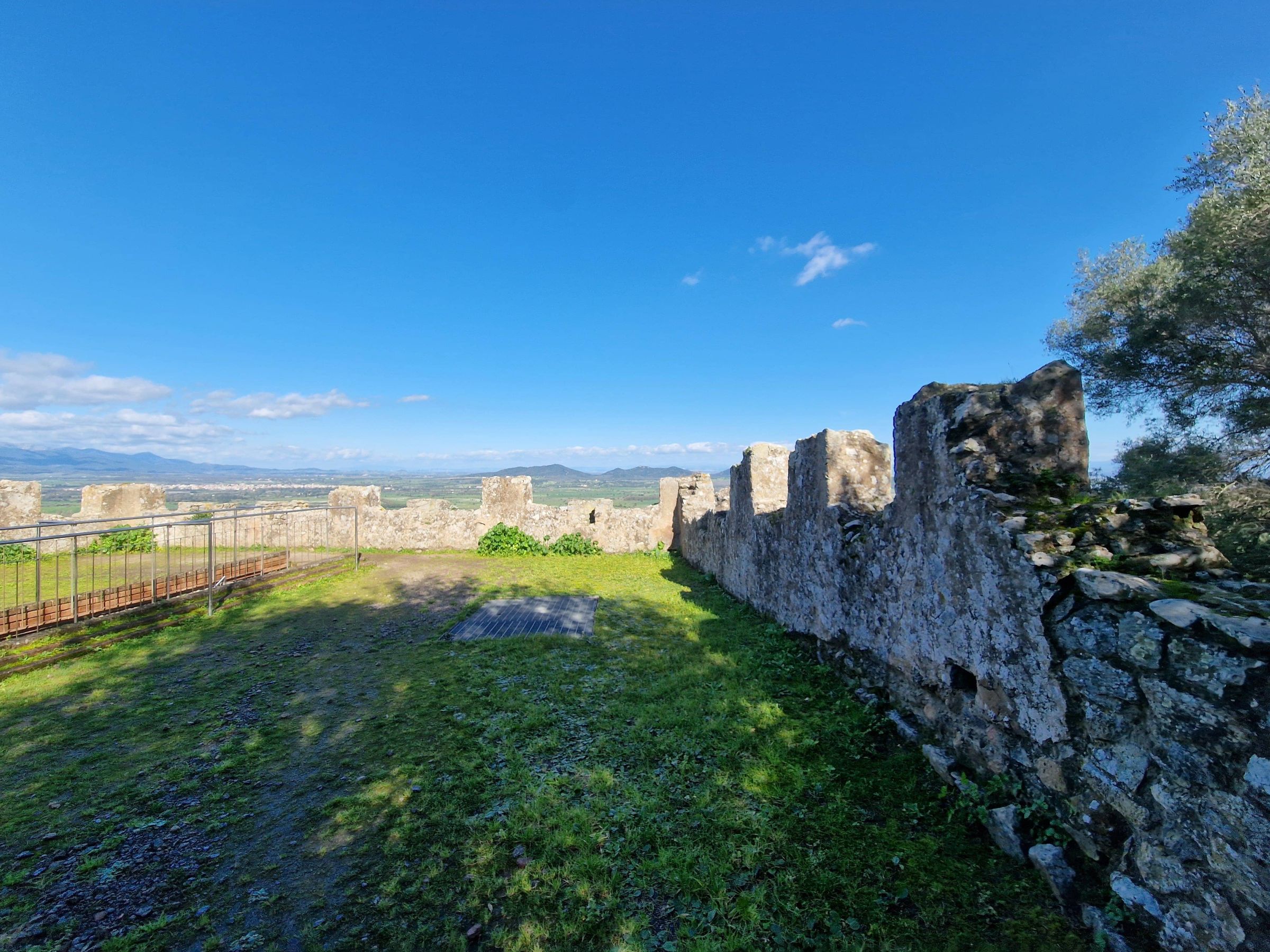 Sardinien er præget af ruiner fra en svunden tid. Foto Lene Brøndum