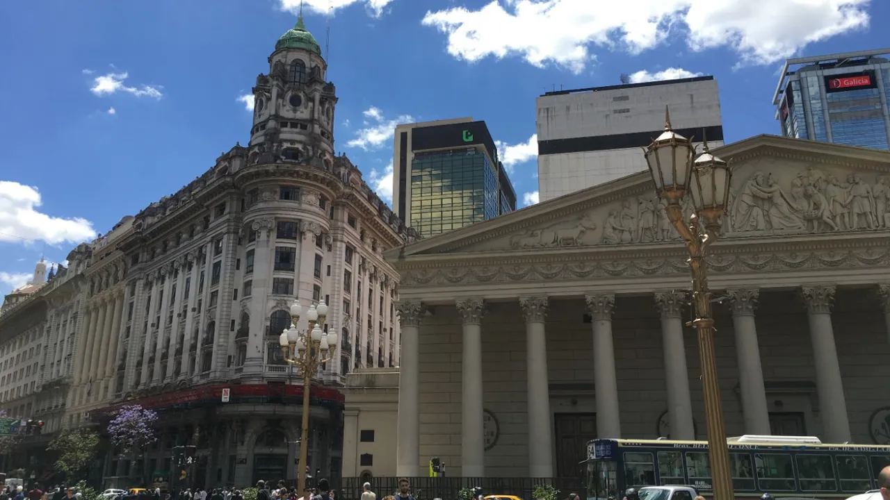 Den smukke plads, Plaza de Mayo i Buenos Aires. Foto Lone V. Andersen