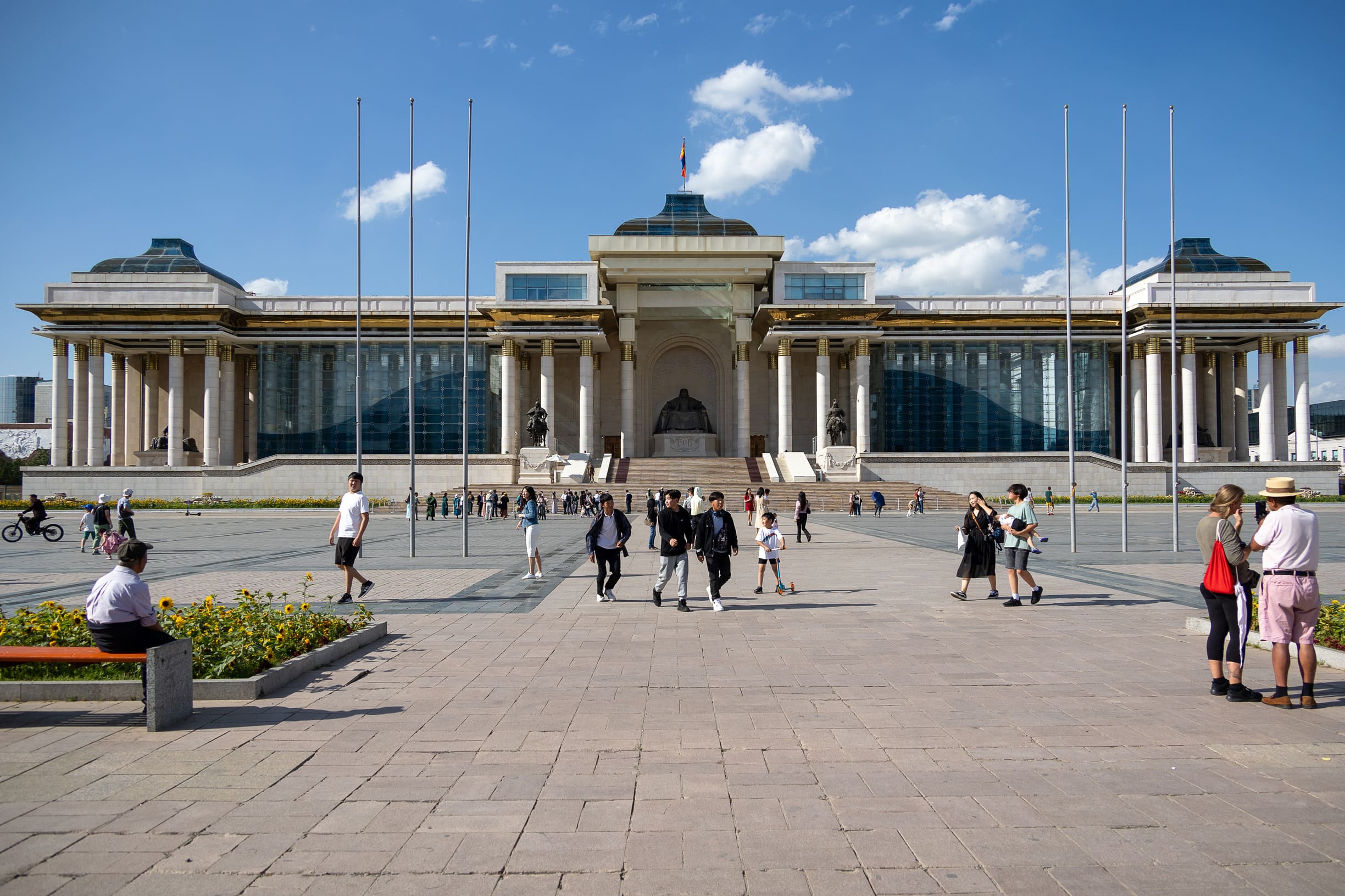 Parliamentsbygningen i Ulaanbaatar også kendt som det grå palads på mongolsk. Foto Verner Rud Nielsen
