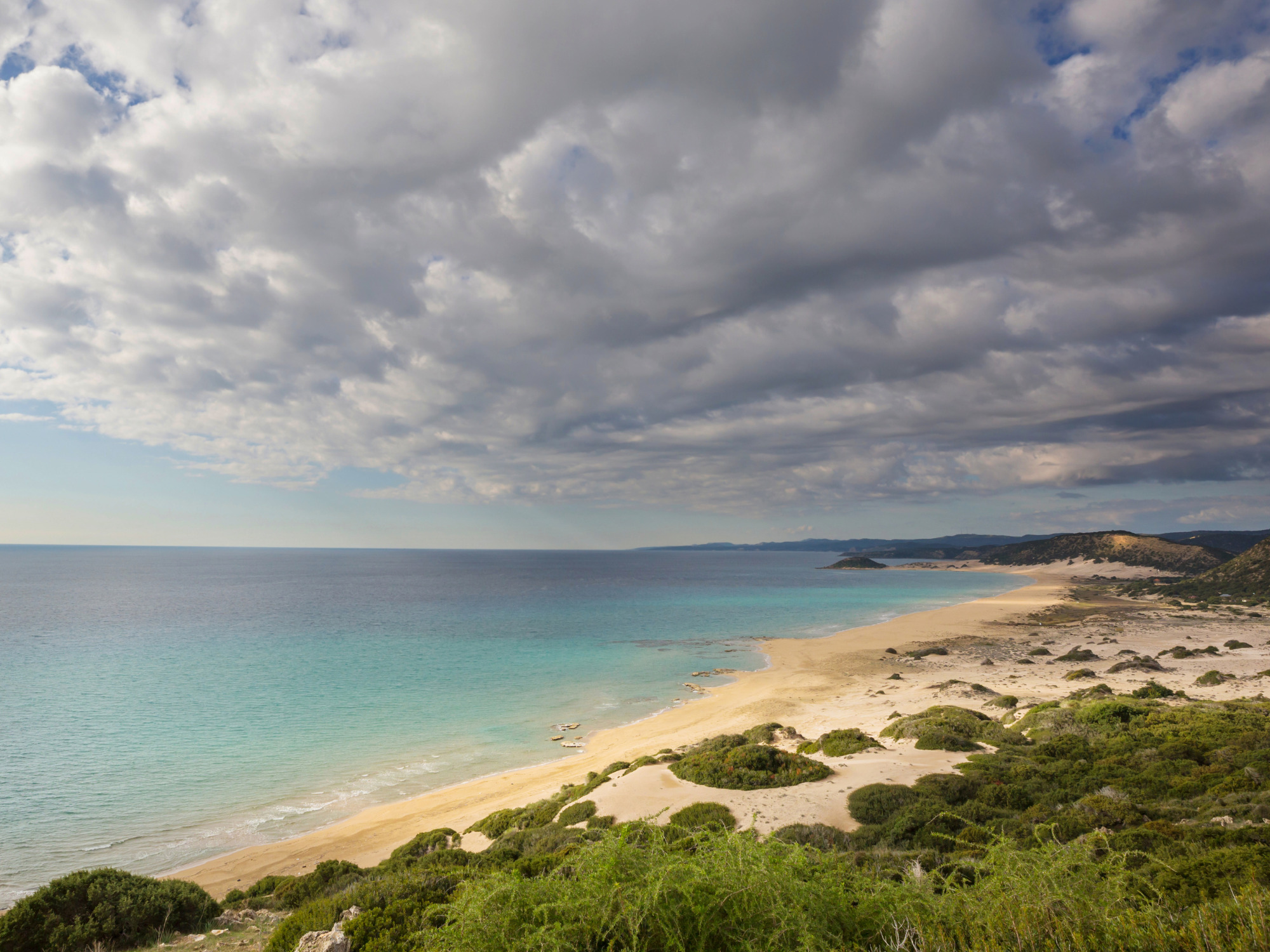 Golden Beach på Karpaz-halvøen med krystalklart vand. Foto Viktors Farmor