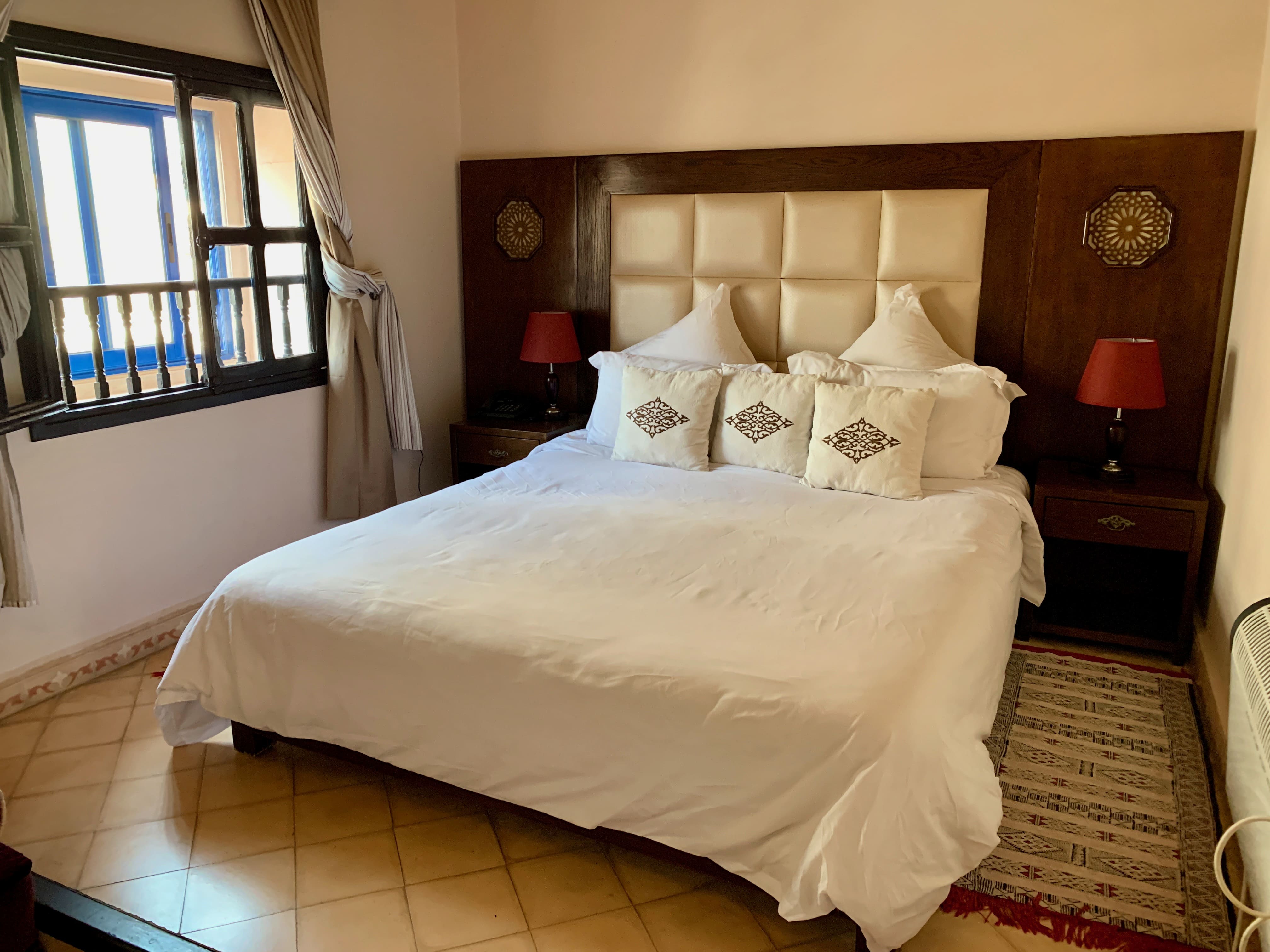 Centralt i Essaouiras gamle medina bor vi på den historiske Riad al Madina.