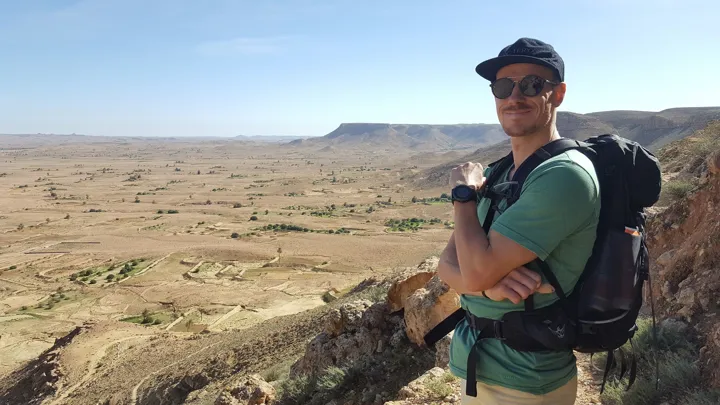 Viktors Farmors rejseleder Gudik Holm Plews i Tunesien