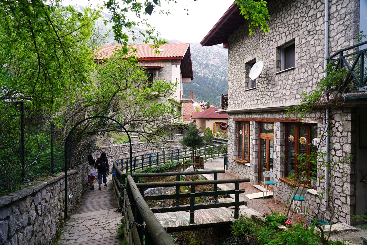 Vi vandrer til den maleriske landsby Agoriani, en sand perle på Parnassos Bjerget. Foto Chris Panagiotopoulos