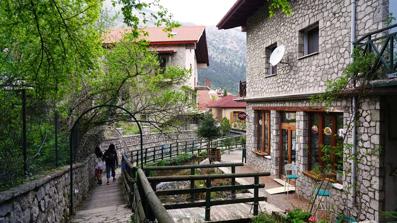 Vi vandrer til den maleriske landsby Agoriani, en sand perle på Parnassos Bjerget. Foto Chris Panagiotopoulos