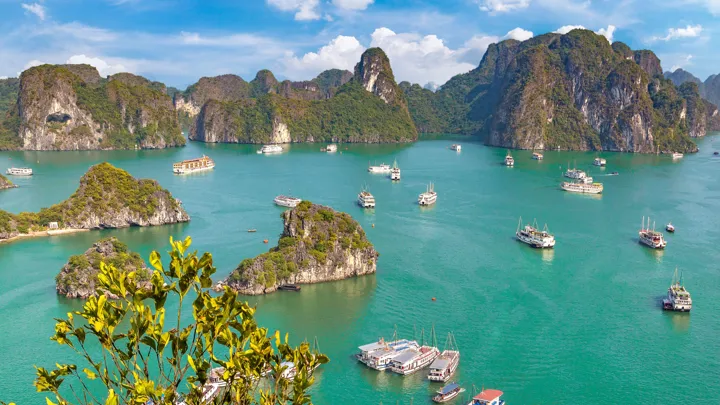 Ha long bugten i Vietnam. Foto Viktors Farmor