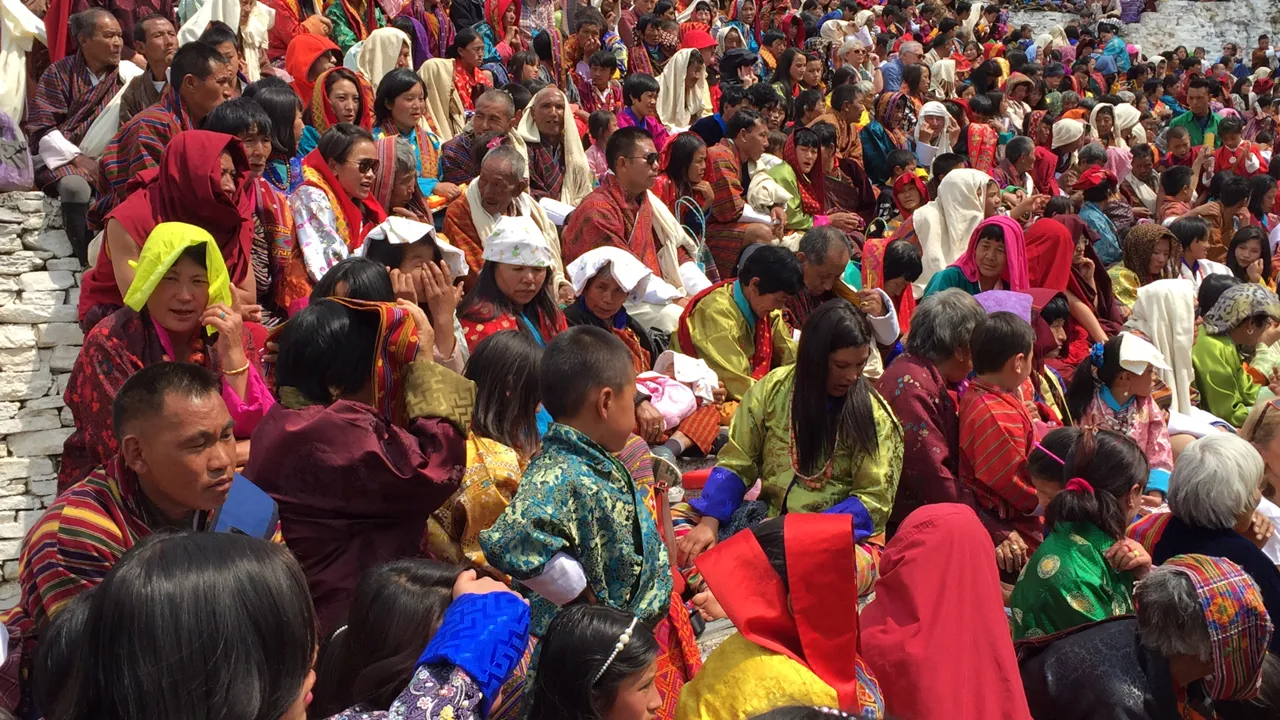 Religiøse festivaller tiltrækker mange mennesker i Bhutan. Foto Betina Randskov