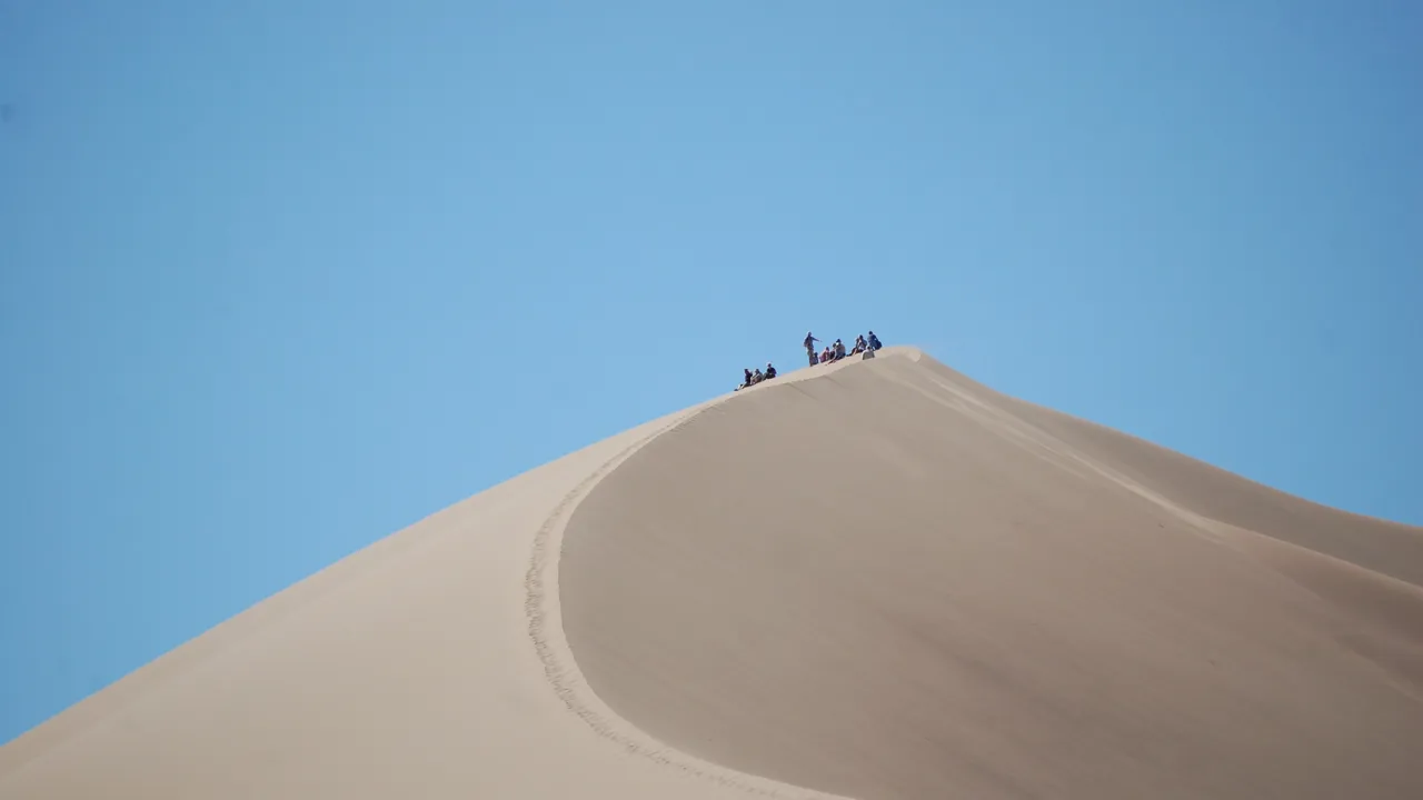 Vi oplever de syngende sanddyner i Kazakhstan. Foto Hanne Hjæresen