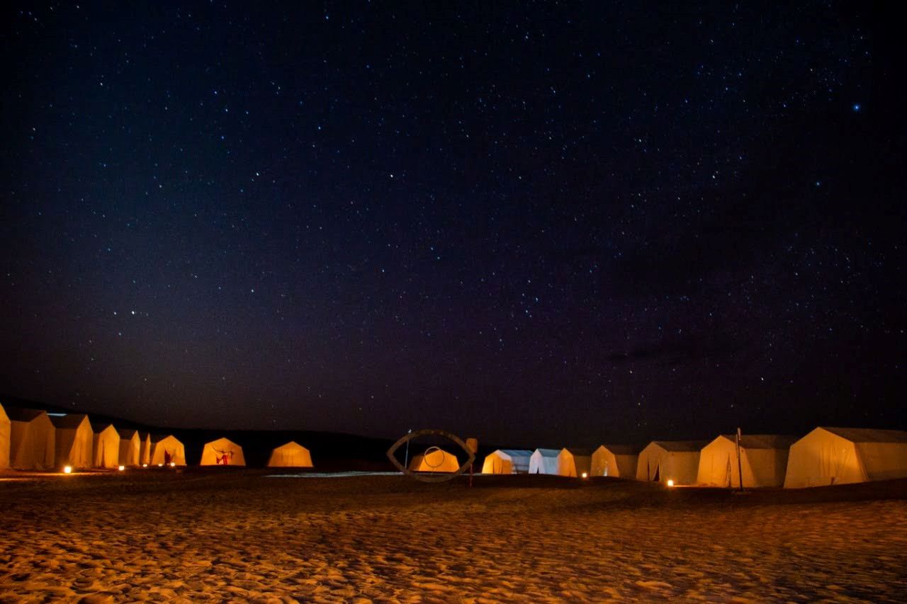 Midt i ørkenen i Timbaine overnatter vi i Camp Mars. herude står stjernerne skarpere end nogen andre steder. Foto Viktors Farmor
