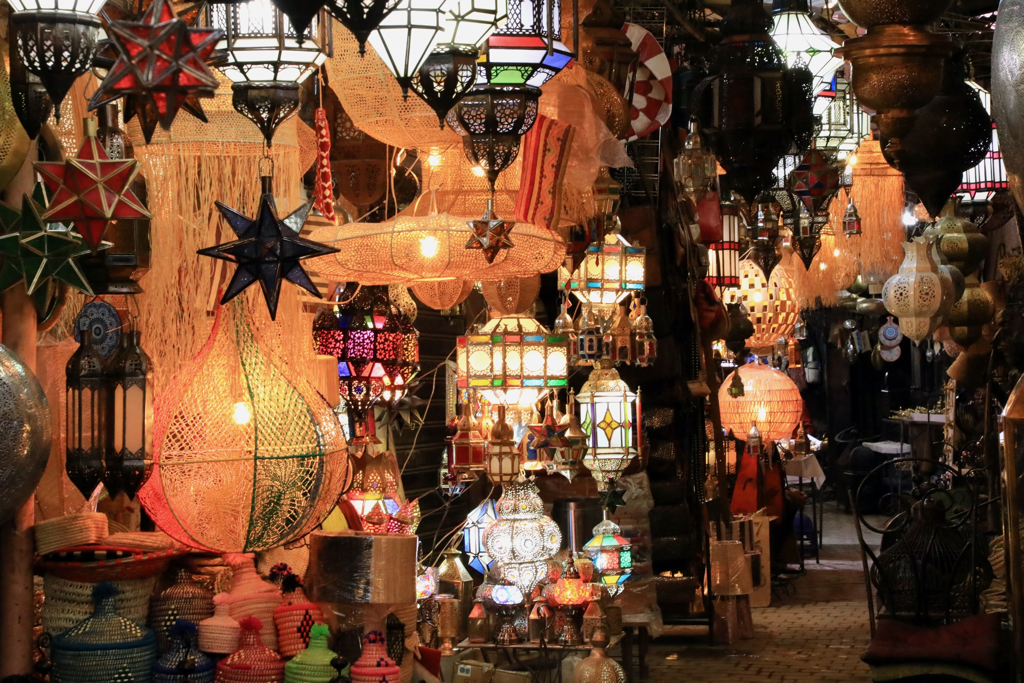 Lamper til salg i Marrakesh Medina. Foto af Anders Stoustrup