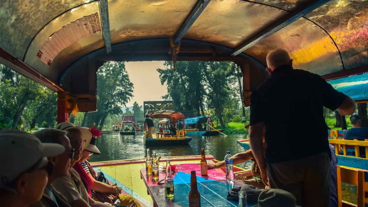 Mange mexicanere tager til Xochimilco på udflugt. Foto Josefine Aude Raas