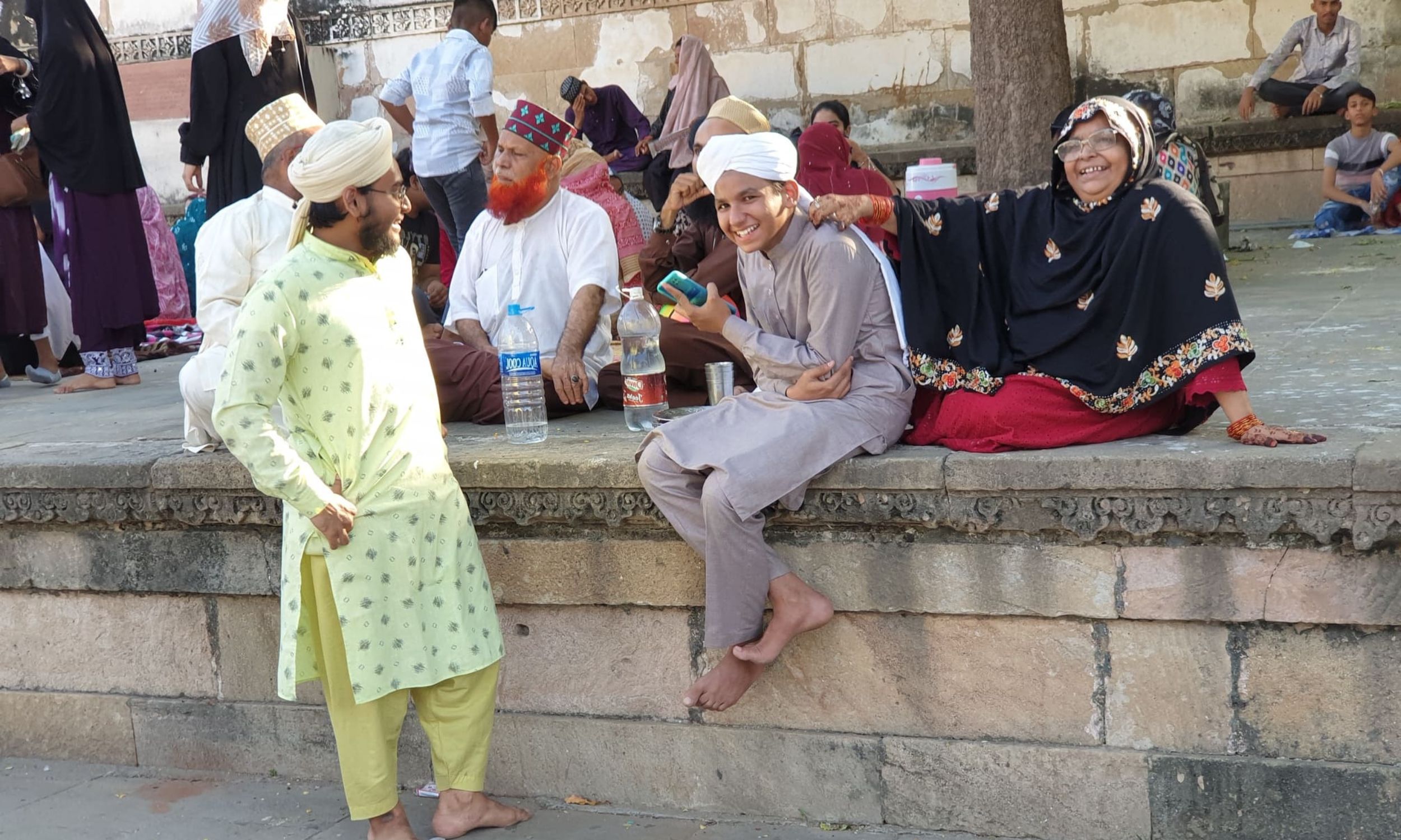 Det er nemt at falde i snak med de lokale. Foto Kirsten Gynther Holm