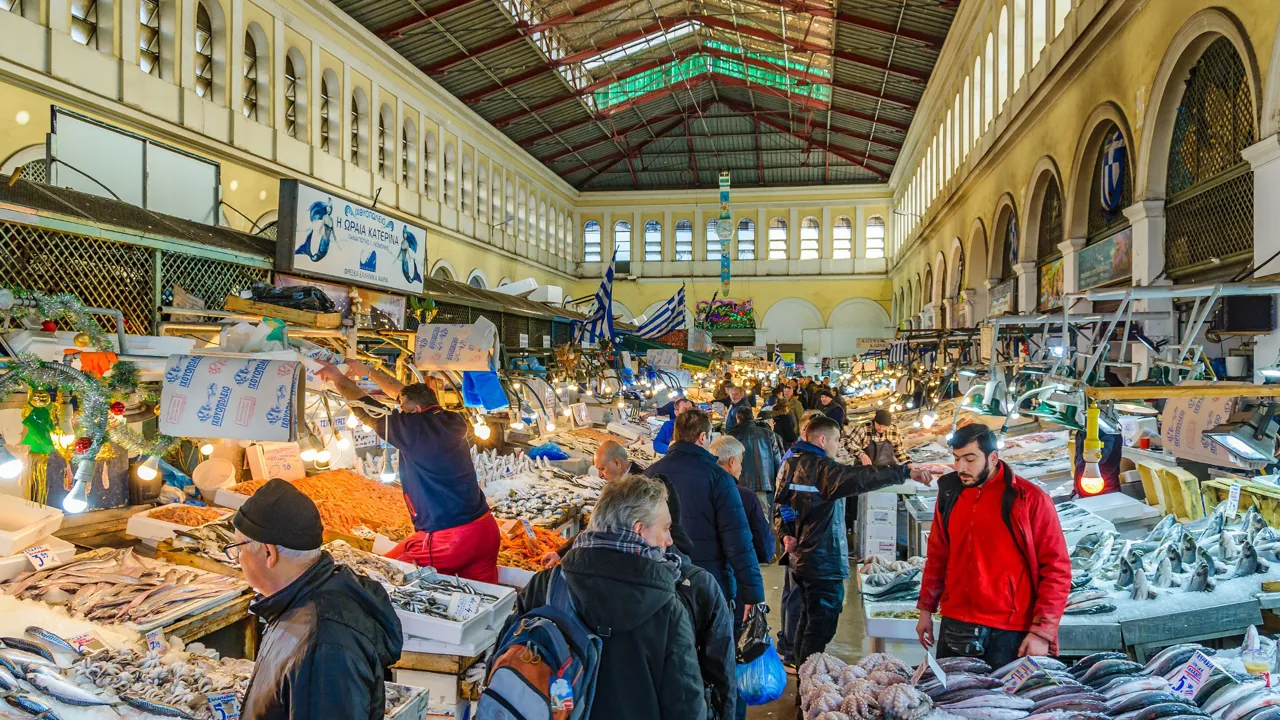 Athens Central Market er en livlig og velduftende oplevelse, men man skal være der om morgenen.  Foto Viktors Farmor