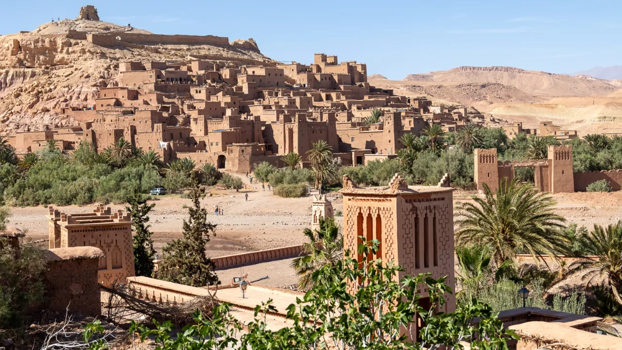 Ait Ben Haddou træder frem i landskabet som en ren eventyrby. Foto Verner Rud Nielsen