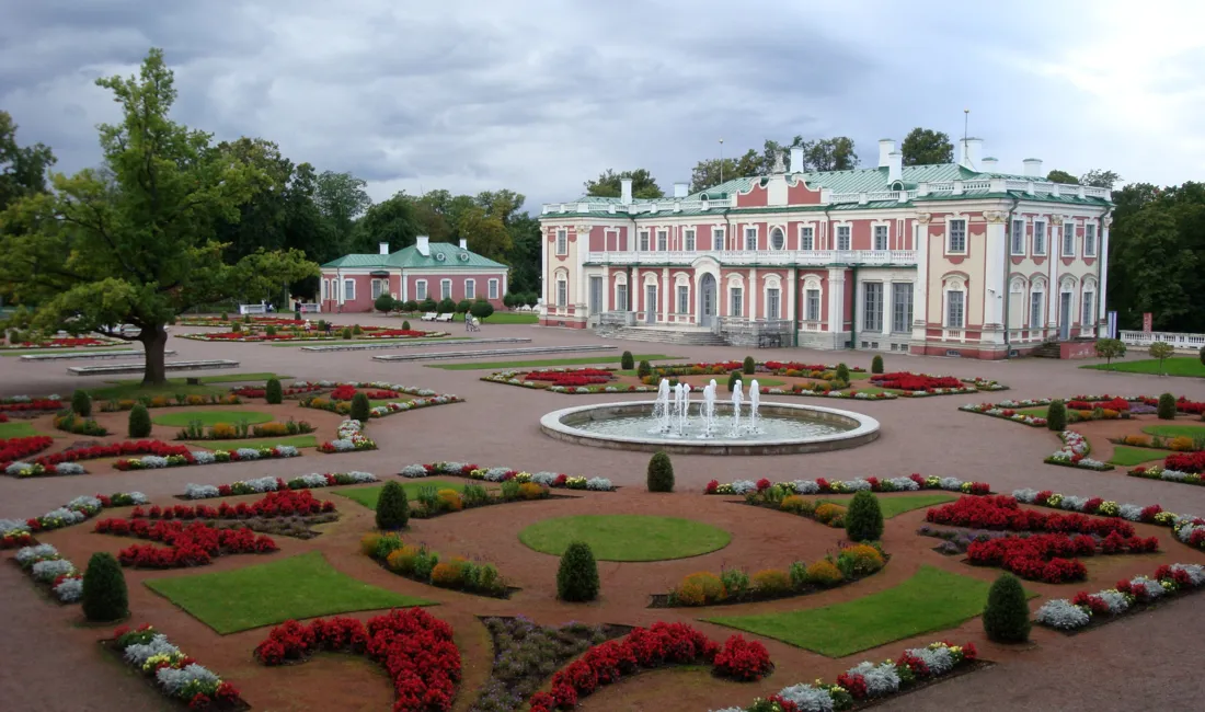 En tur til Tallinn er ikke komplet uden et besøg på Kadriorg Paladset med den smukke have. Foto Michael Andersen