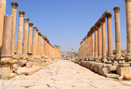 I Jerash vandrer vi igennem søjlekolonnader, ser templer og torve samt teatret. Foto Anne Sophie Meyer Larsen