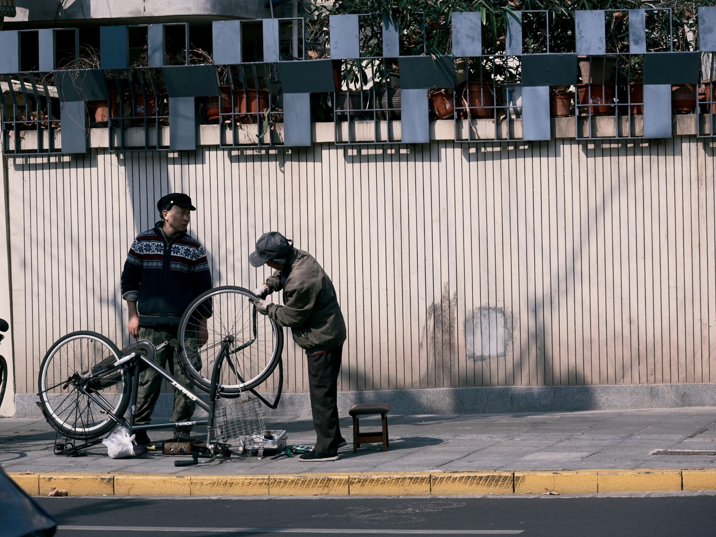 Selv i det moderne Kina er cyklen stadig et populært transportmiddel. Foto Viktors Farmor