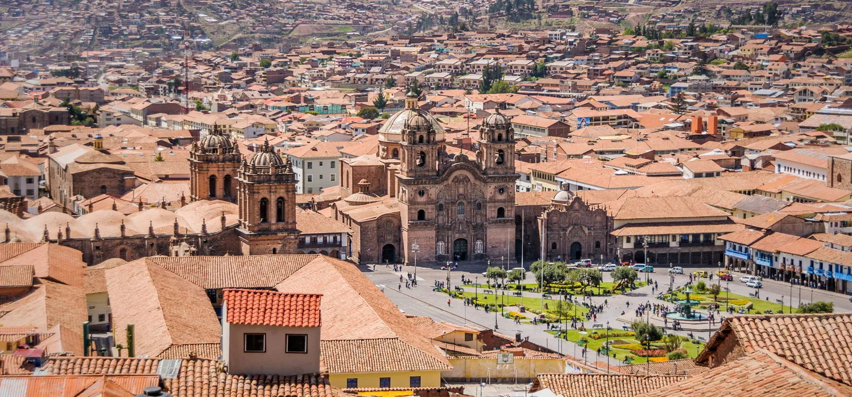 Overblik over den charmerende by Cuzco, som vi besøger på en rejse til Peru. Foto Viktors Farmor