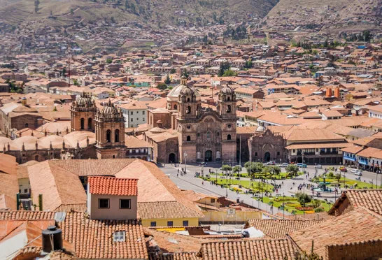Overblik over den charmerende by Cuzco, som vi besøger på en rejse til Peru med Viktors Farmor