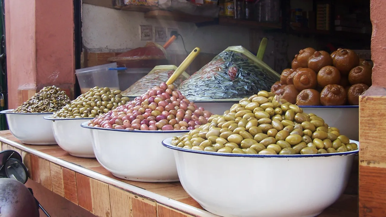 Lækre oliven fås i bazaren. Foto Lene Bach Larsen