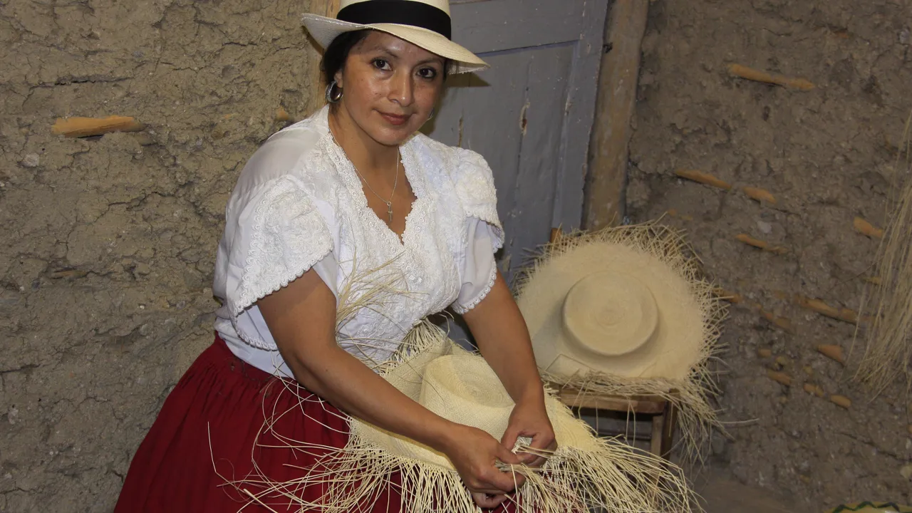Kunsten at væve den traditionelle ecuadorianske toquilla hat (panamahat) kom på UNESCOs Immaterielle kulturarvsliste i 2012. Foto Finn Hillmose
