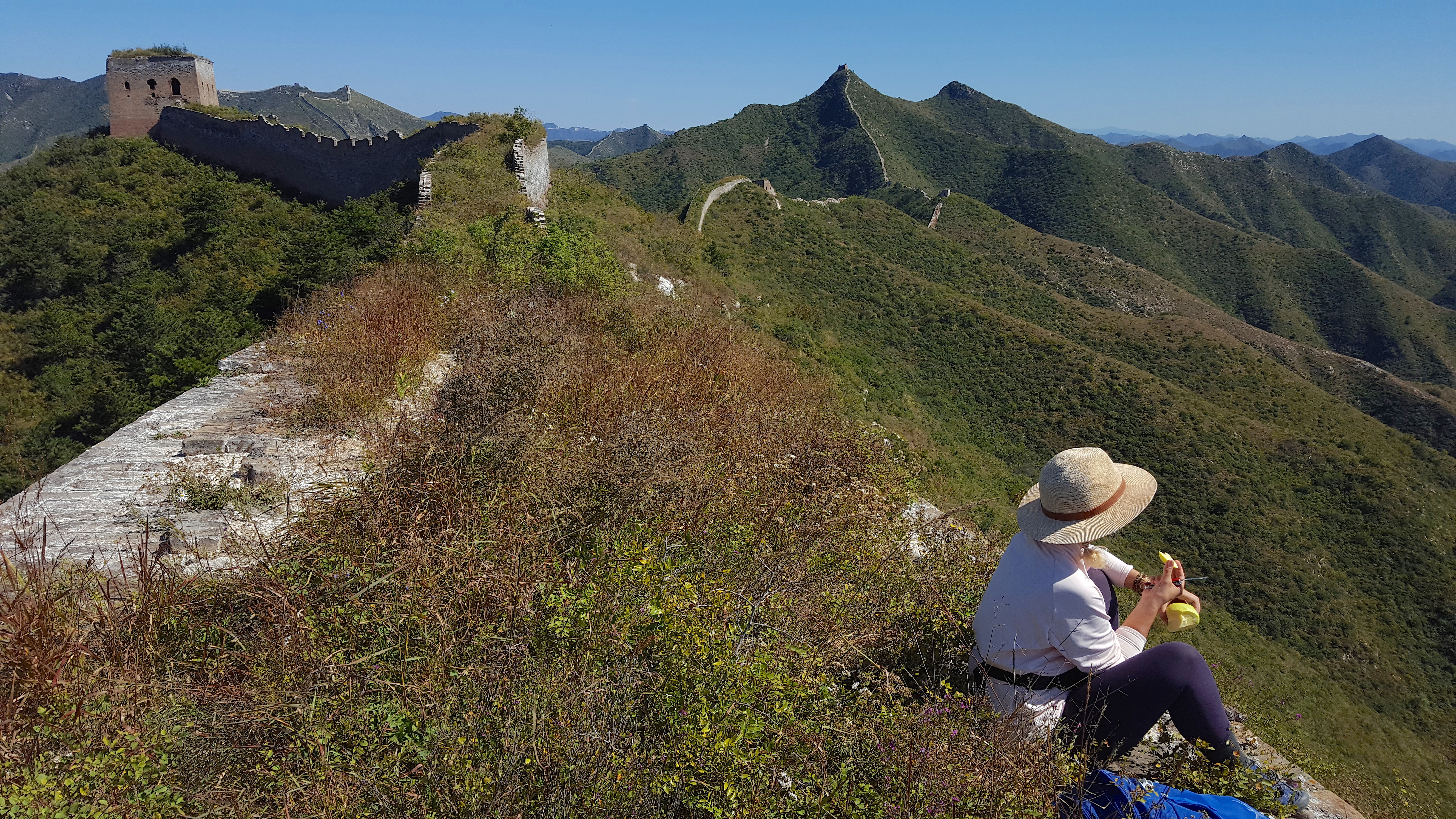 Ved Bai Yang Yu nyder vi udsigten og vores medbragte frokost. Foto Hanne Christensen