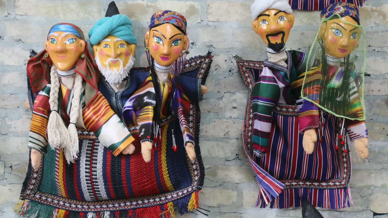 De farverige Bukhara dukker er en fin souvenir fra UZbekistan. Foto Anja Schmidt