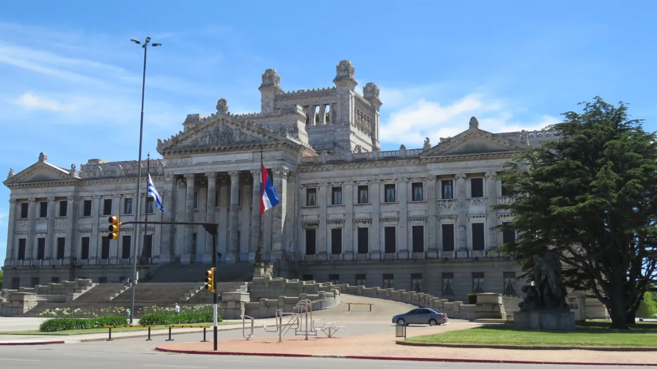 Det imponerende regeringspalads i Montevideo. Foto Kirsten Gynther Holm