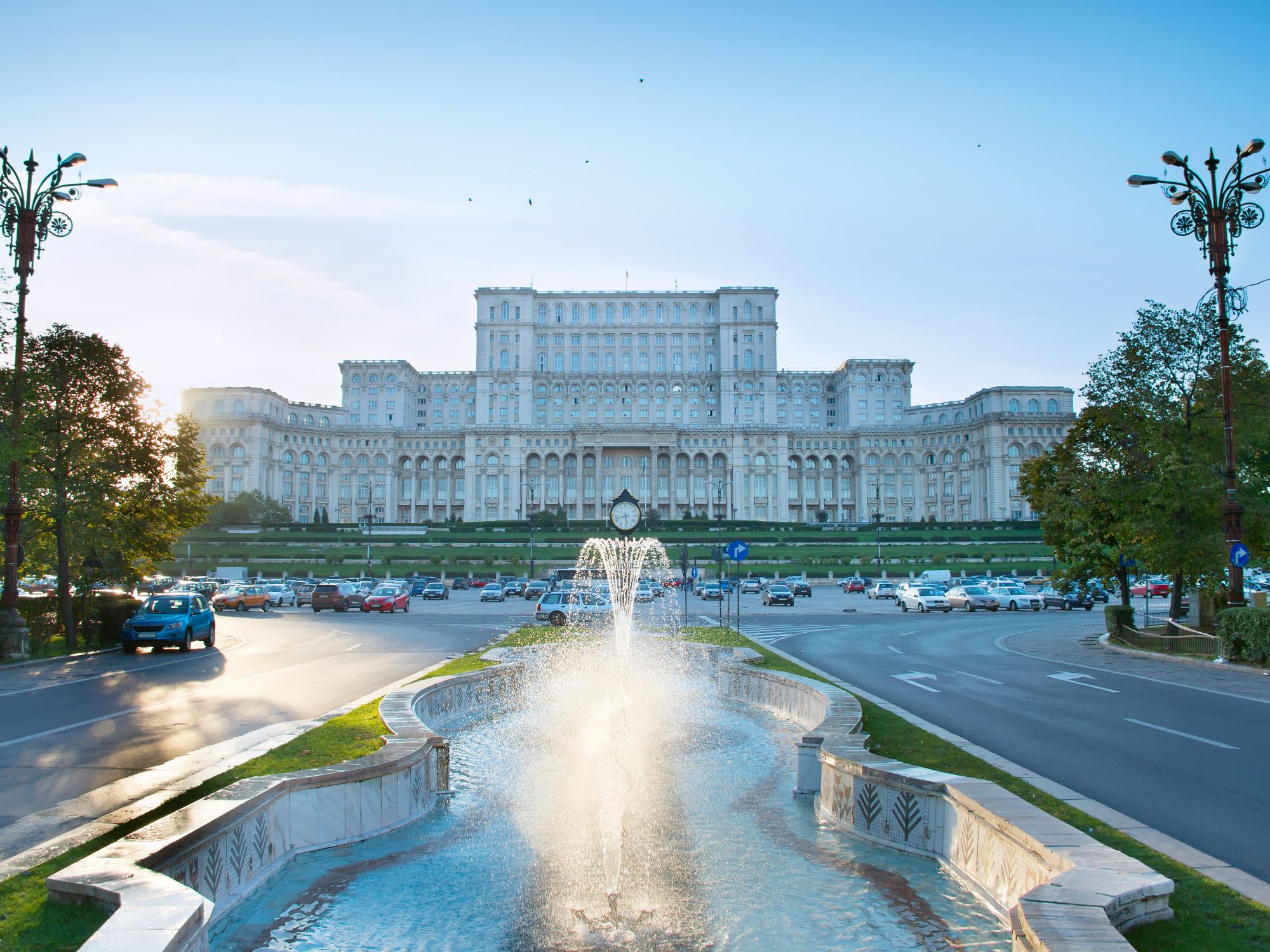 Parlamentets Palads i Bukarest, også kaldet Folkets hus, er den næststørste administrationsbygning i verden. Foto Viktors Farmor