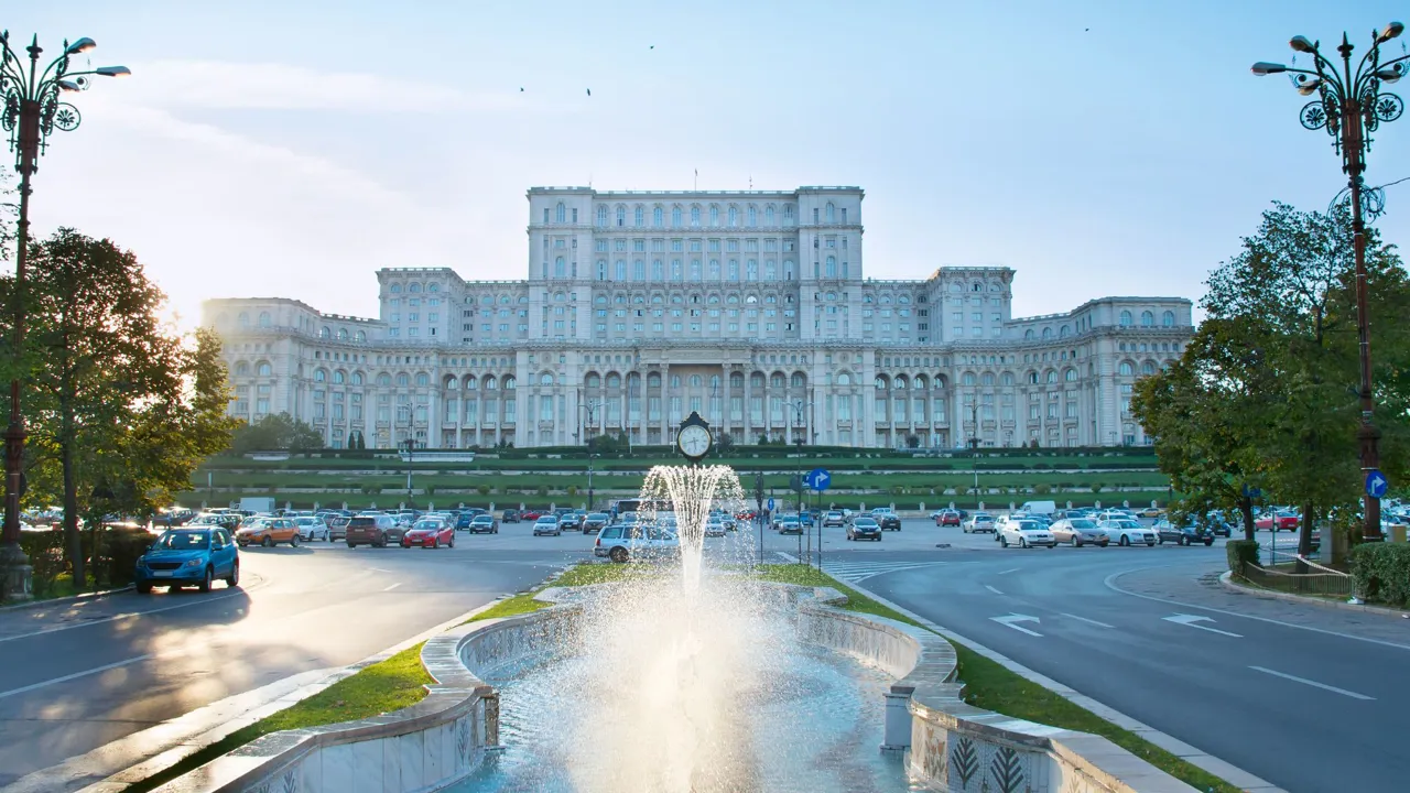 Parlamentets Palads i Bukarest, også kaldet Folkets hus, er den næststørste administrationsbygning i verden. Foto Viktors Farmor