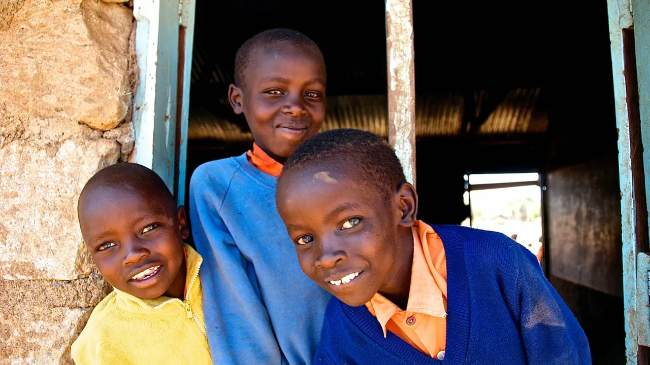Smilende og glade drenge i Oterit Primary School. Foto Carsten Willersted