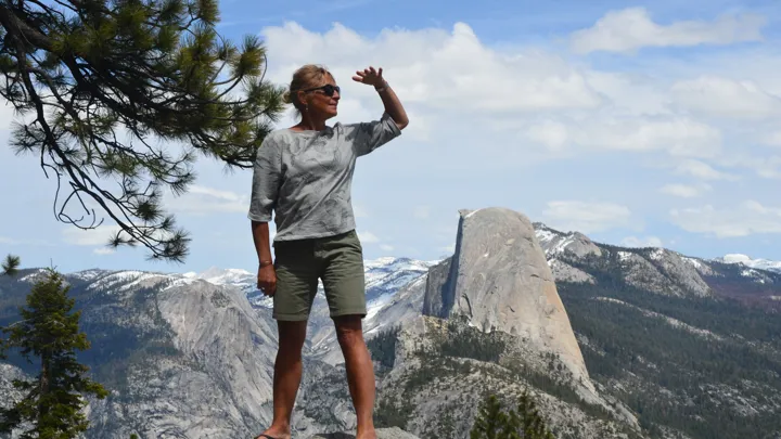 Viktors Farmors rejseleder Lisbeth Engbo i Yosemite National Park i USA april 2016
