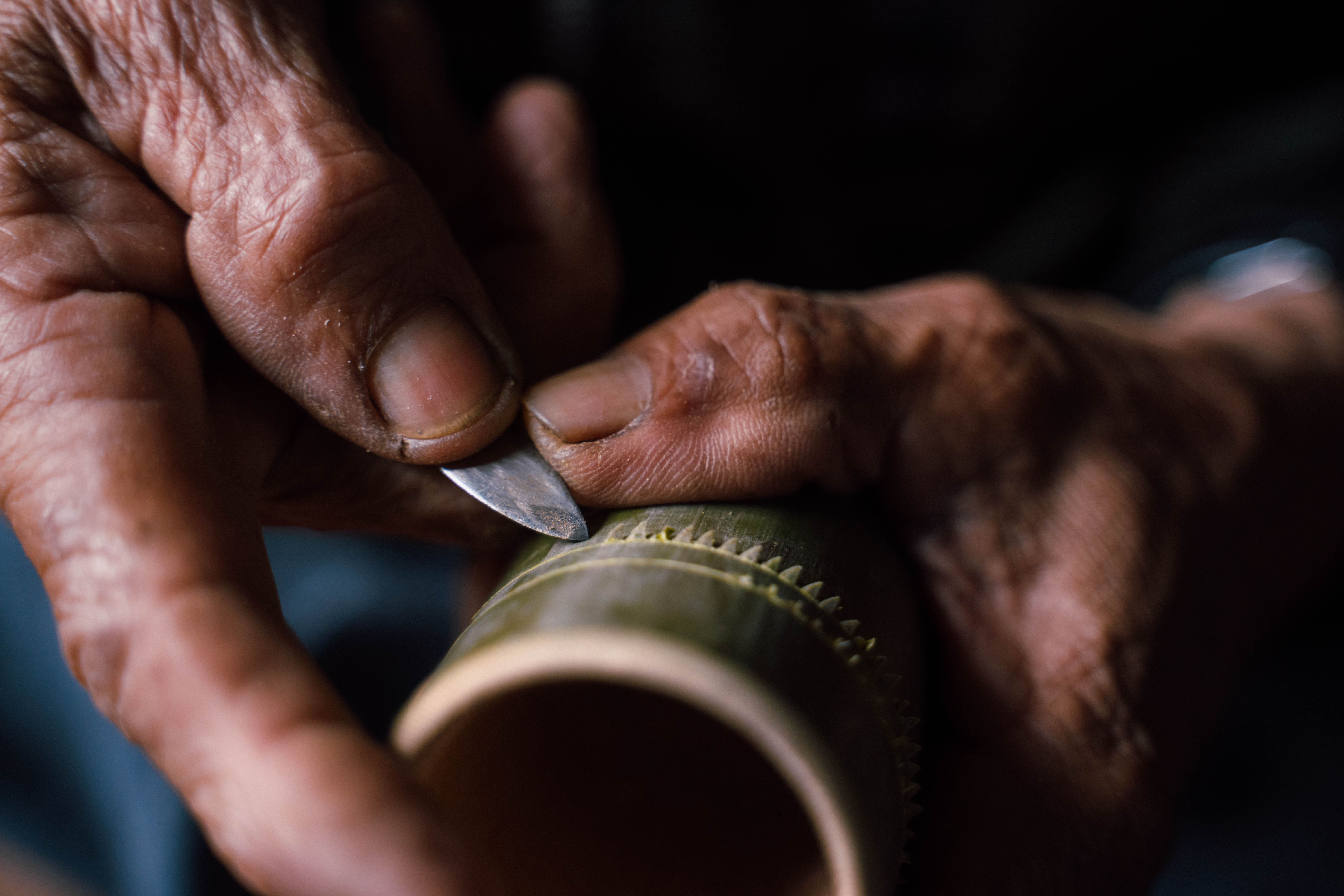 Traditionelt håndværk i en karenlandsby. Foto af Viktors Farmor