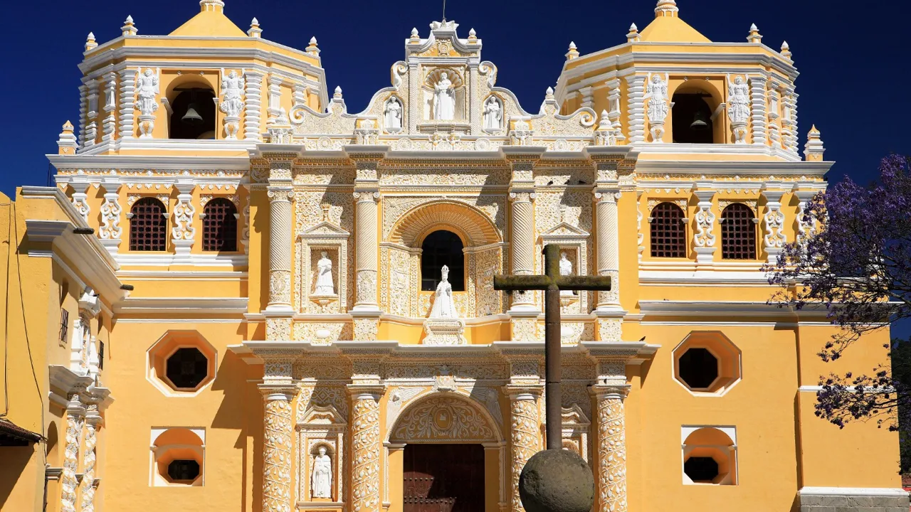 Iglesia La Merced i Antigua Guatemala. Foto Anders Stoustrup