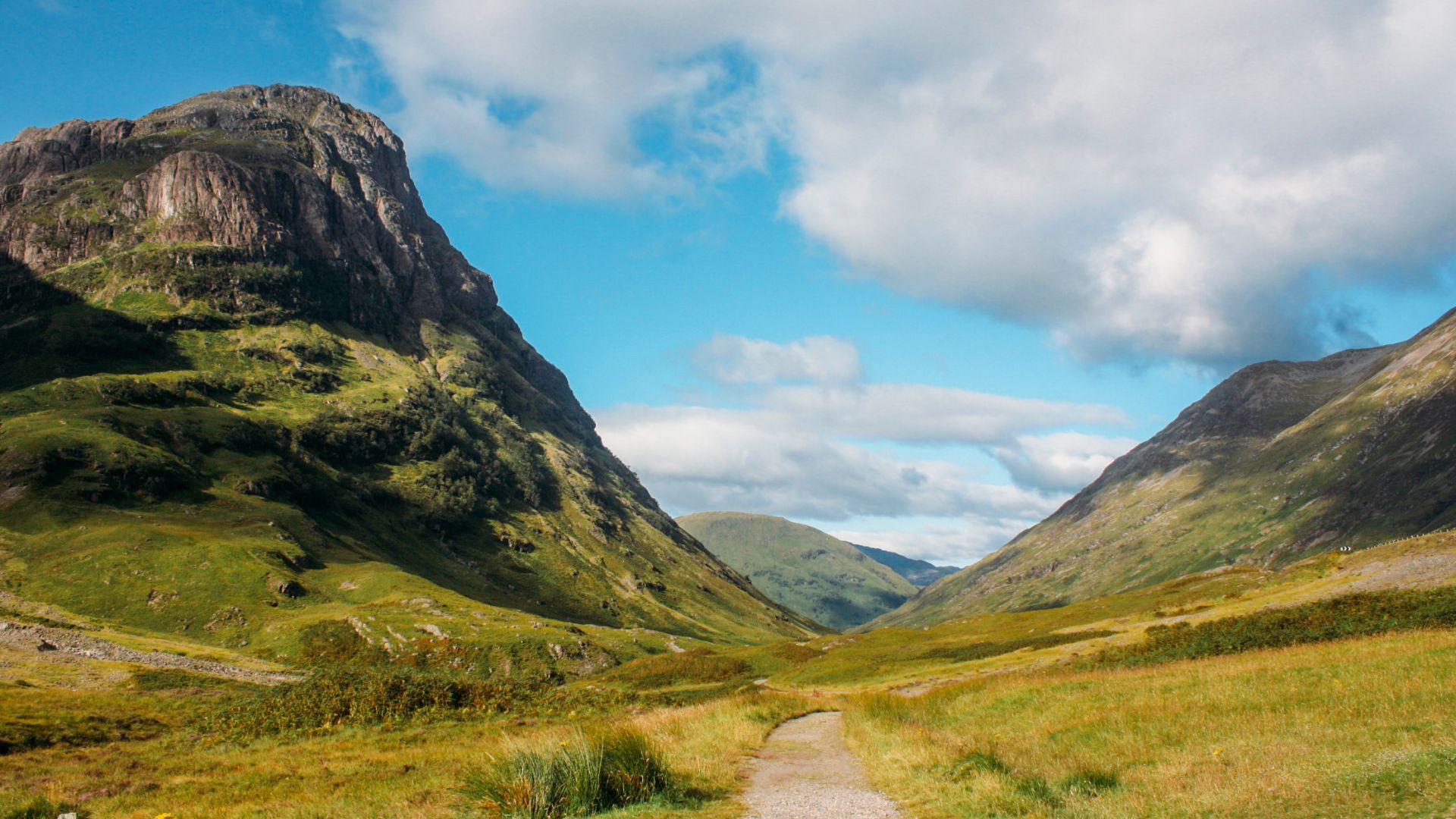 Vandringen gennem Glen Coe bringer os tæt på noget af Skotlands mest markante højlandsnatur. Foto Viktors Farmor