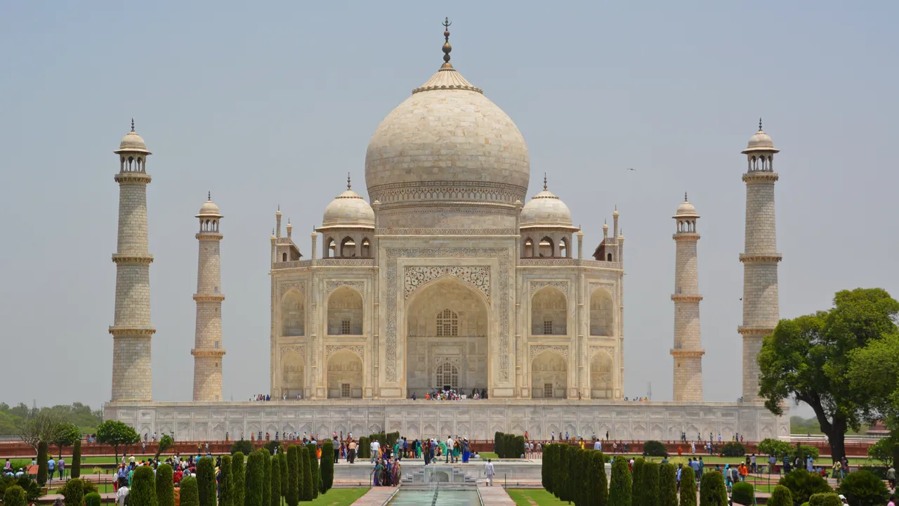 Taj Mahal Mausoleet i Agra regnes som et af verdens nye 7 vidundere. Foto Claus Christensen
