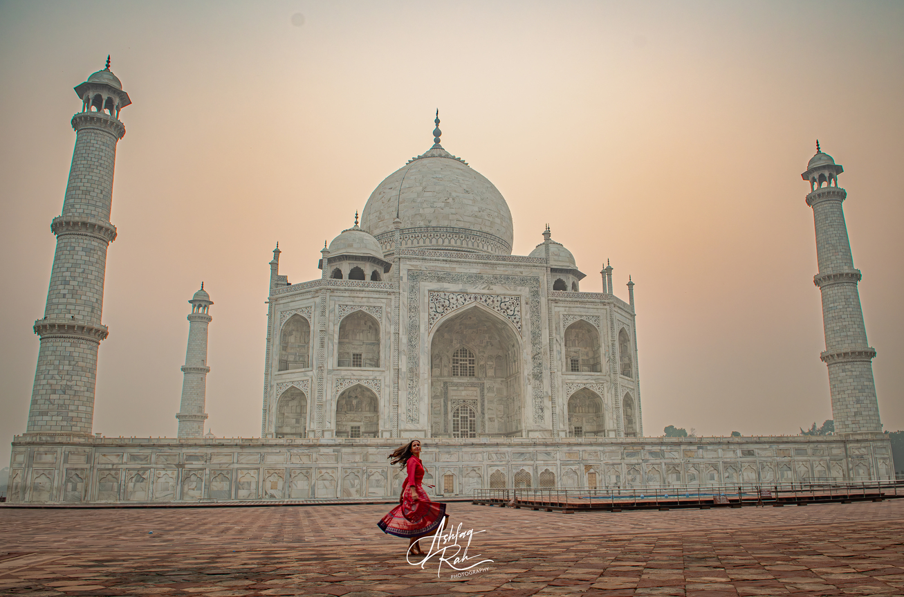Det er næsten en sport at finde nye måder at fotografere Taj Mahal. Foto Ashfaq Rah