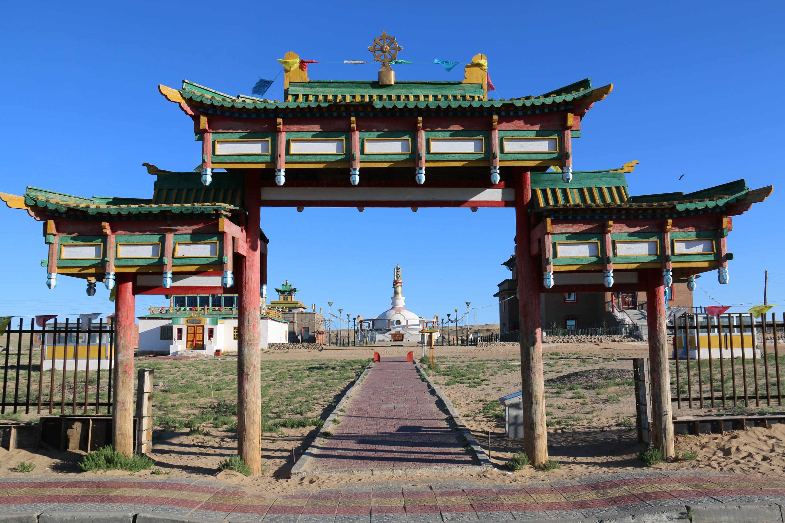 Indgangen til Khamar klosteret udenfor Sainshand. Foto Anja Schmidt