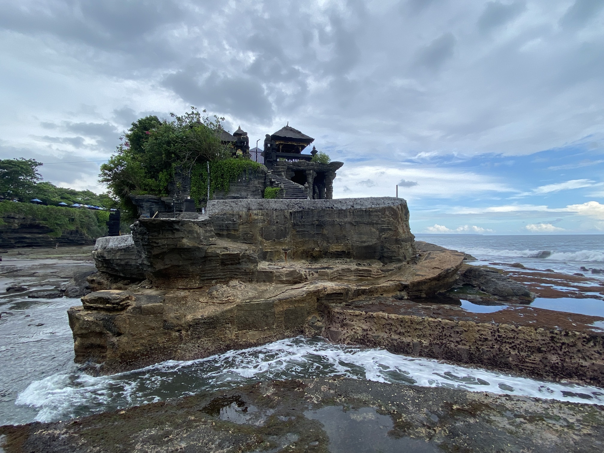 Tanah lot templet er et af Balis mest hellige steder. Foto Michael Høeg Andersen
