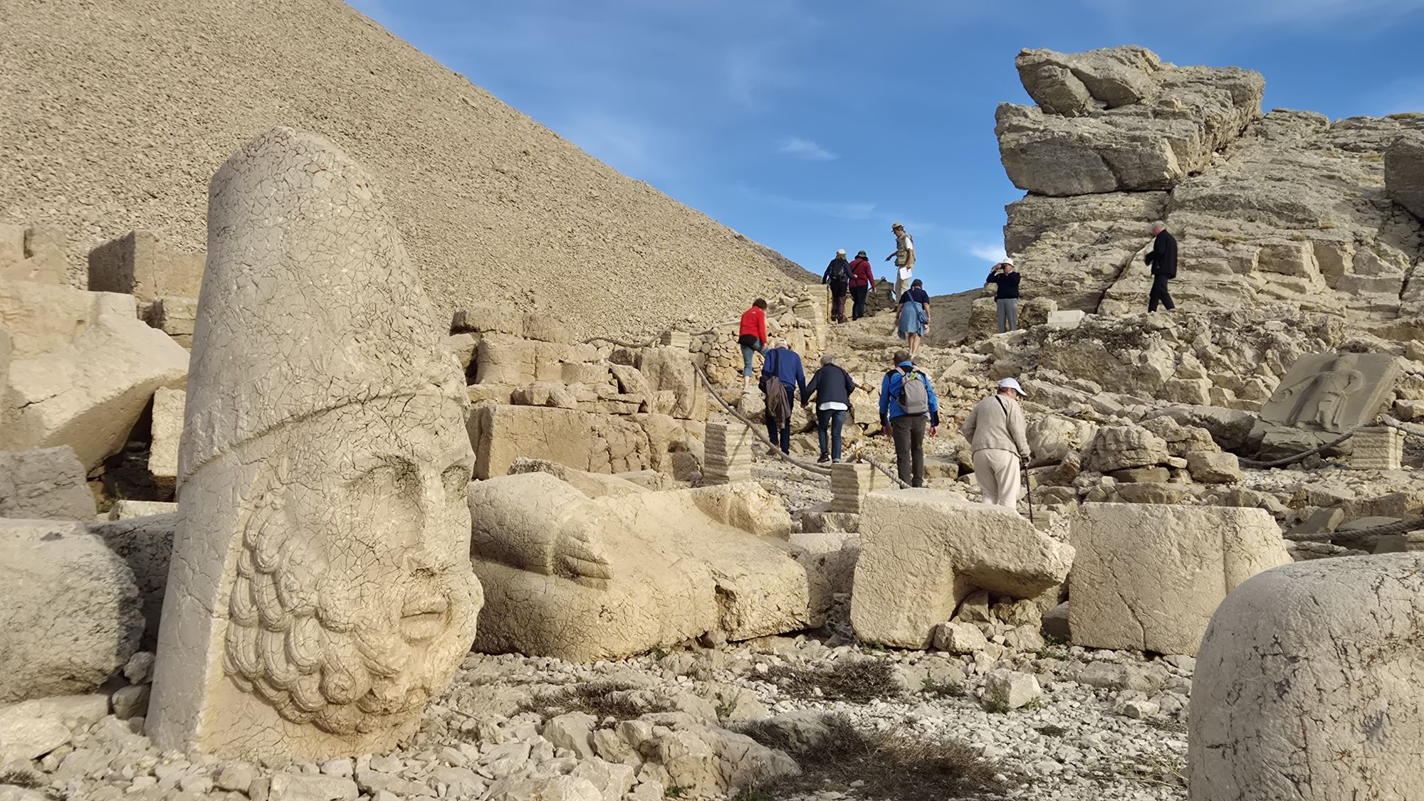 Et højdepunkt på turen, besøget på Nimruds Bjerg. Foto Henrik Bjerresø