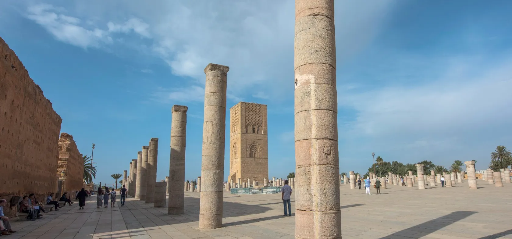 Vi besøger Hassan-tårnet i Rabat. Foto Karin Reif