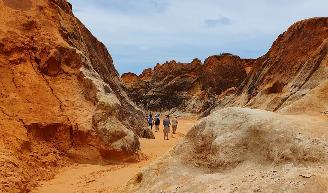 Morro Branco stranden danner et enestående landskab af klippe- og sandstensformationer. Foto Hanne Christensen