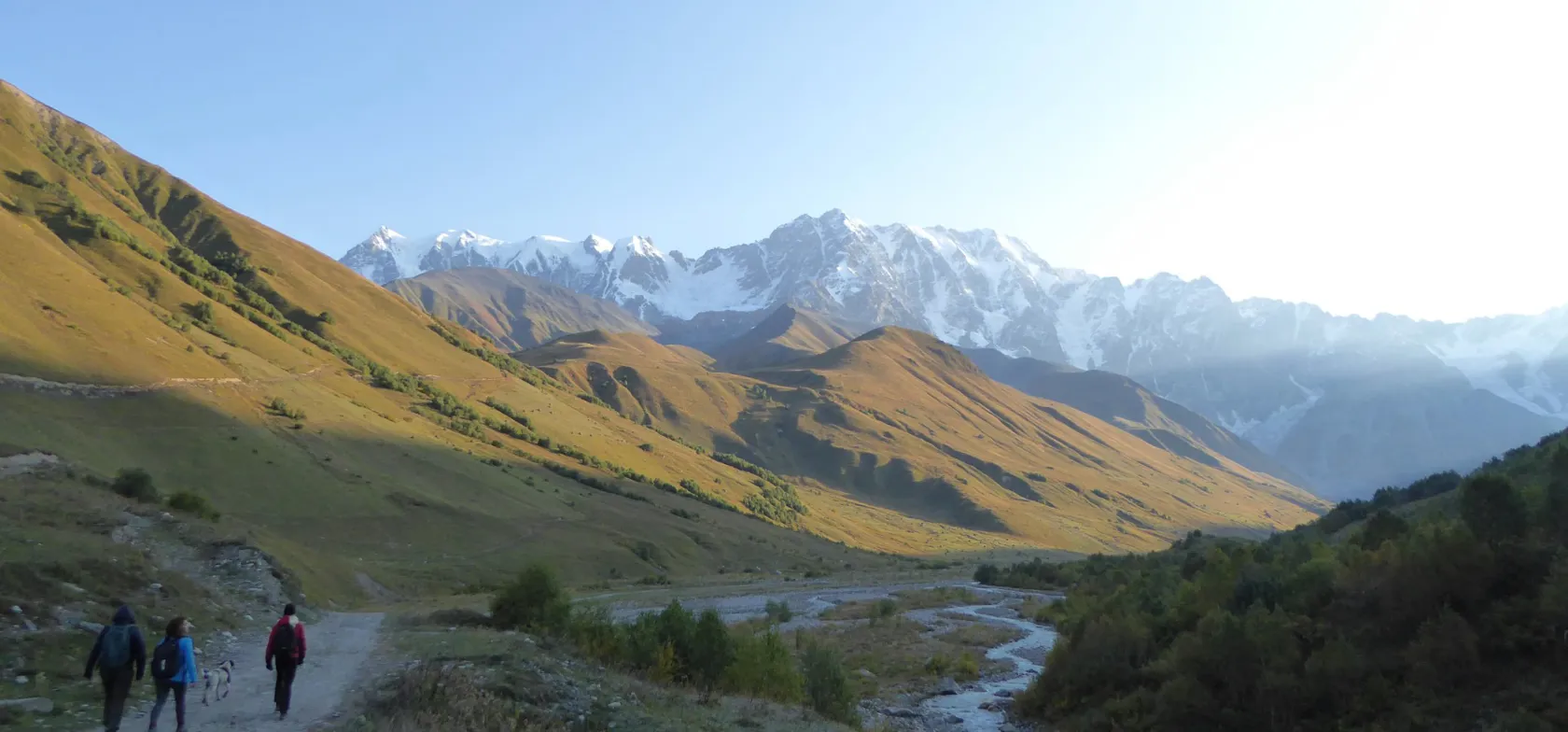 Vandreturen op til foden af Shkhara bjerget er på ca. 9 km hver vej Foto Michael Andersen