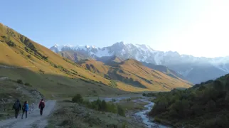 Vandreturen op til foden af Shkhara bjerget er på ca. 9 km hver vej Foto Michael Andersen